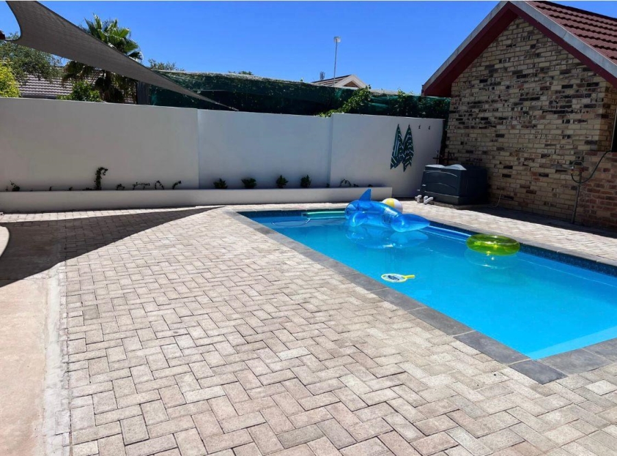 4 Bedroom Property for Sale in Bloemhof North West